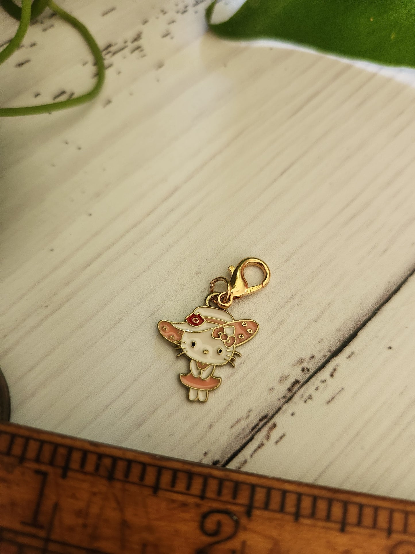 Adorable Kitty in dress and hat - Zipper Charm