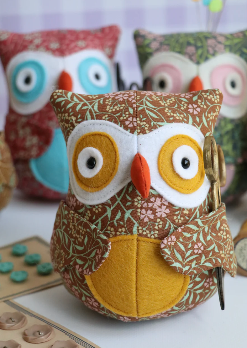 Owl Pincushion KIT by Jodie Carlton - Ric Rac