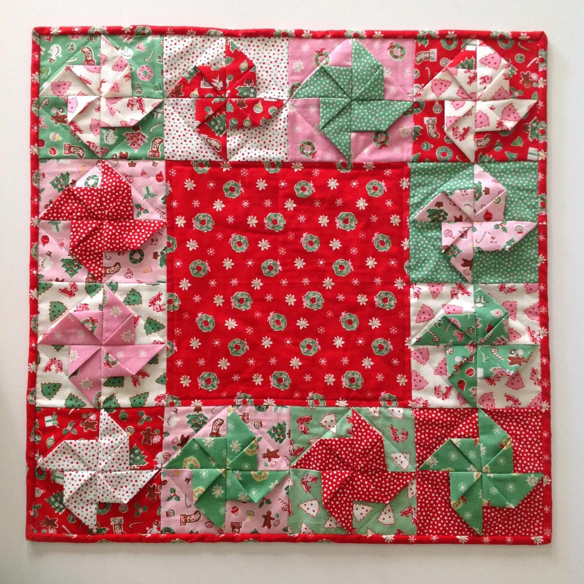 Christmas Spin Table Runner Pattern by Lilabelle Lane Creations