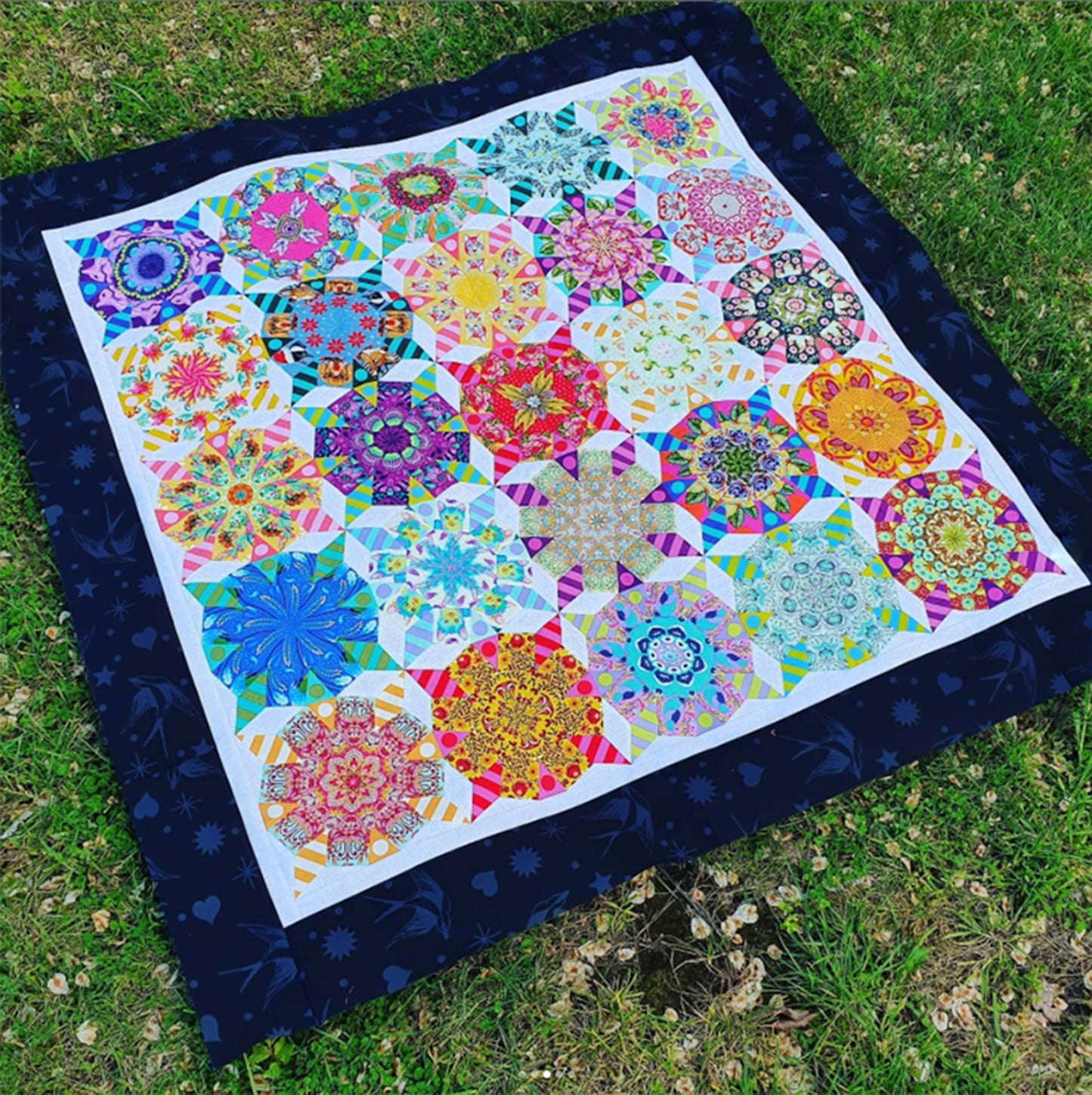 Paddle Wheel Quilt by Lilabelle Lane Creations -English Paper Piecing PDF Pattern + SVG Download for Scan N Cut or Cricut Machines
