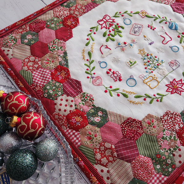 Merry Mistletoe Mini Quilt by Lilabelle Lane Creations -English Paper Piecing PDF Pattern with SVG Download for Scan N Cut & Cricut Machines