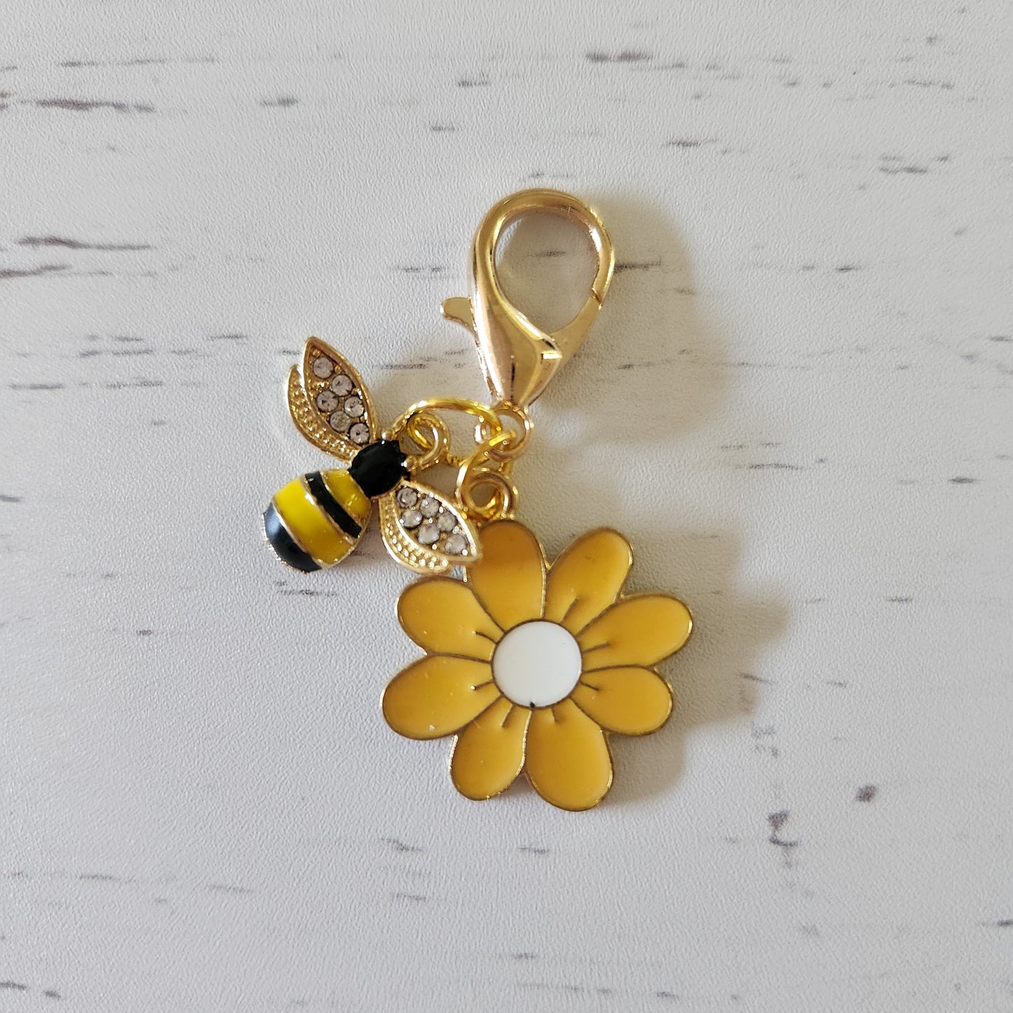 Yellow Flower and Bee - Zipper Charm