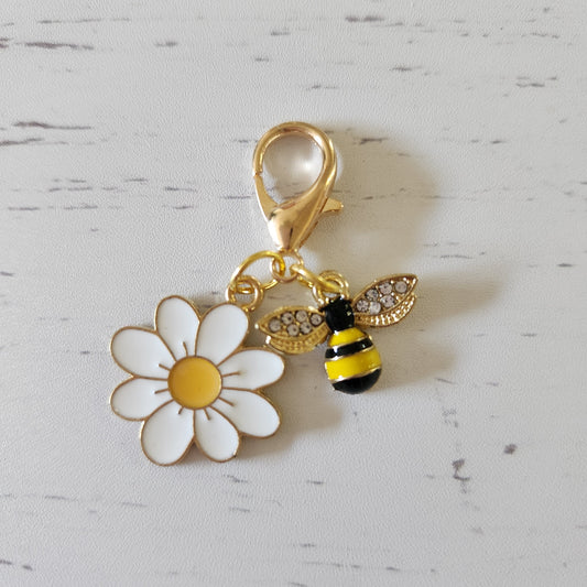 White Flower and Bee - Zipper Charm