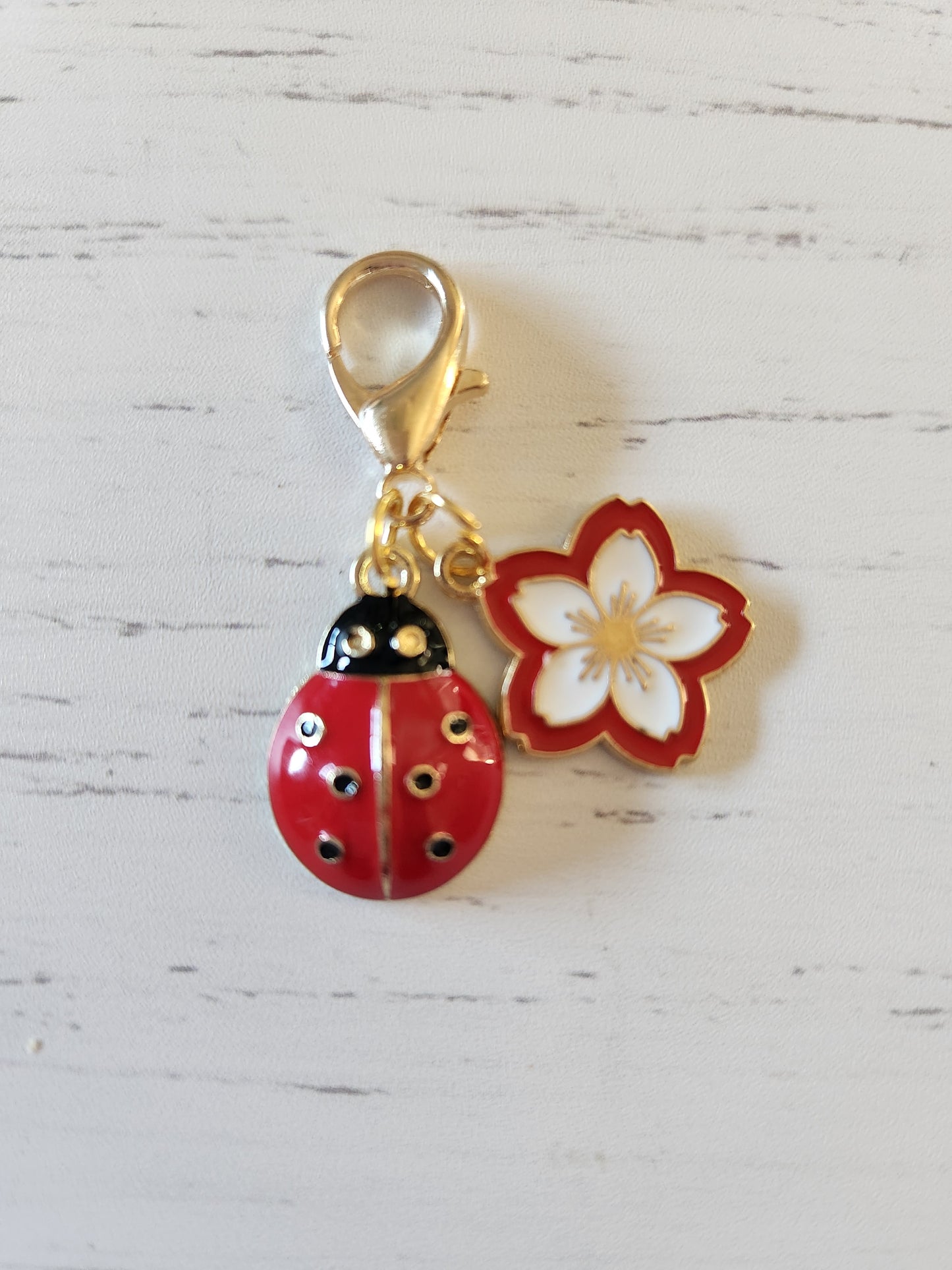 Lady Bug with red and white flower - Zipper Charm