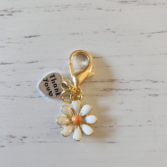 White Daisy Flower - Zipper Charm