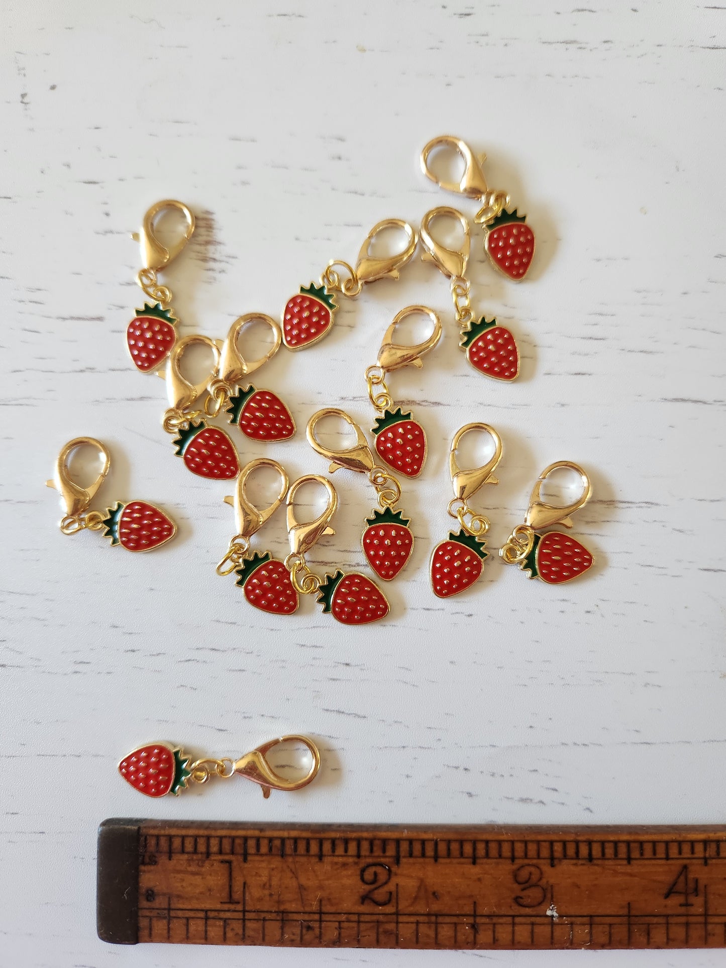 Cute Strawberry - Zipper Charm