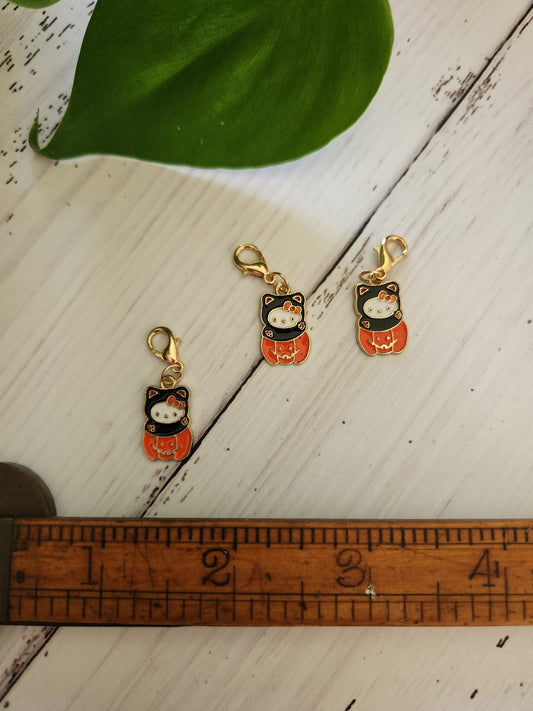 Cute Kitty in a Pumpkin Dress Up - Zipper Charm