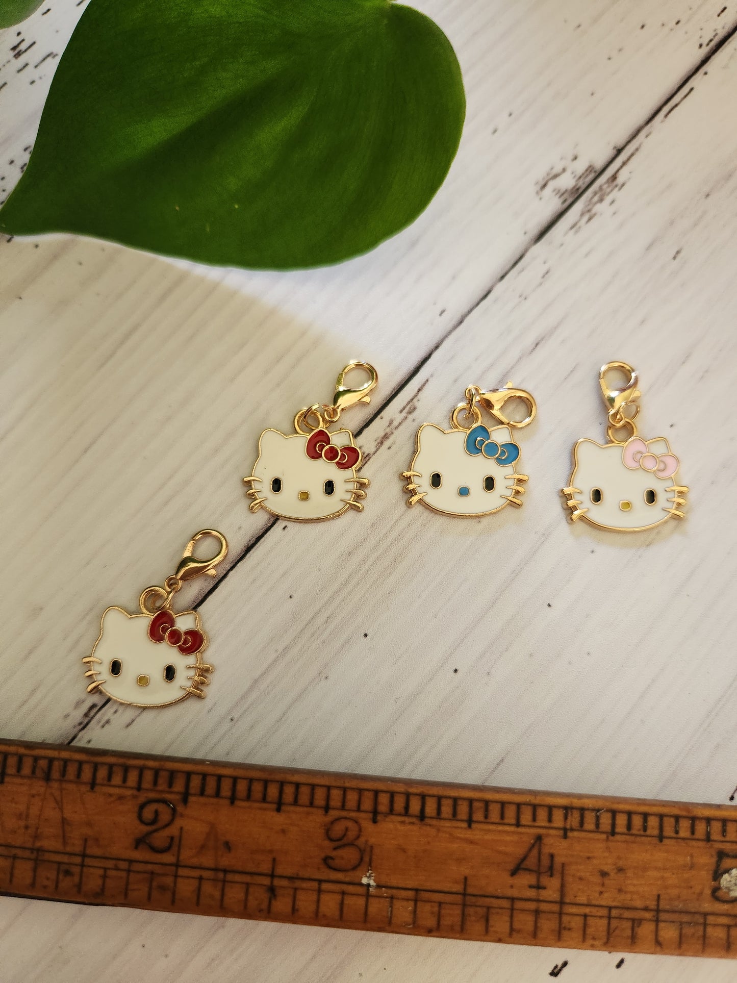 Cute Kitty with hair bow - Zipper Charms