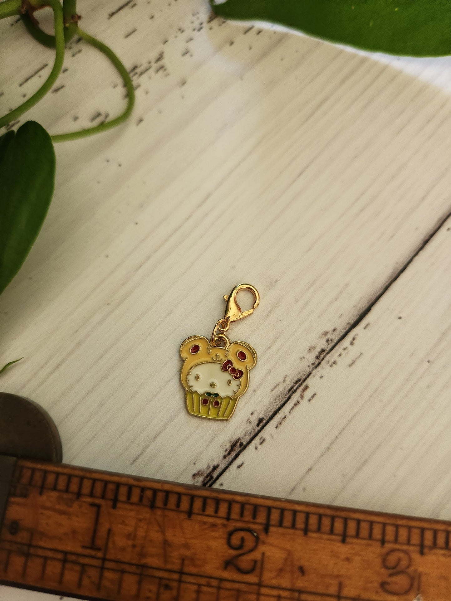 Cute Teddy Cup Cake Kitty - Zipper Charm