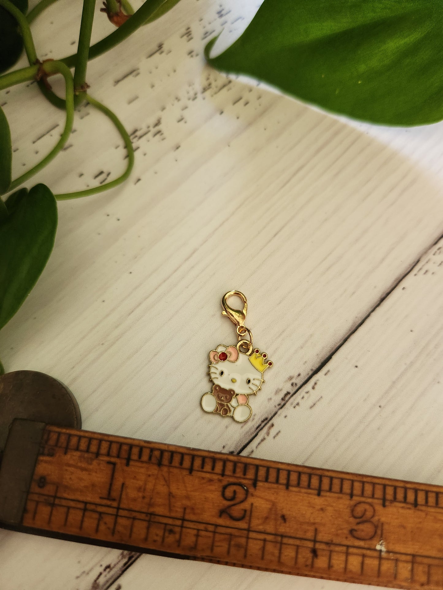 Adorable Kitty holding a teddy bear - Zipper Charm