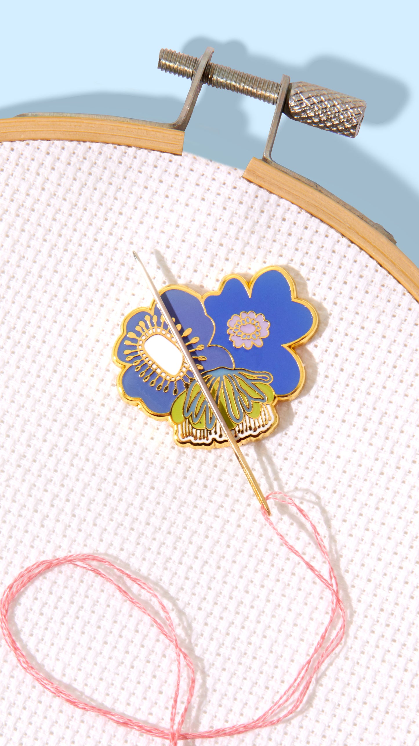 Blooms (Blue) Magnetic Needle Minder - SOHMO