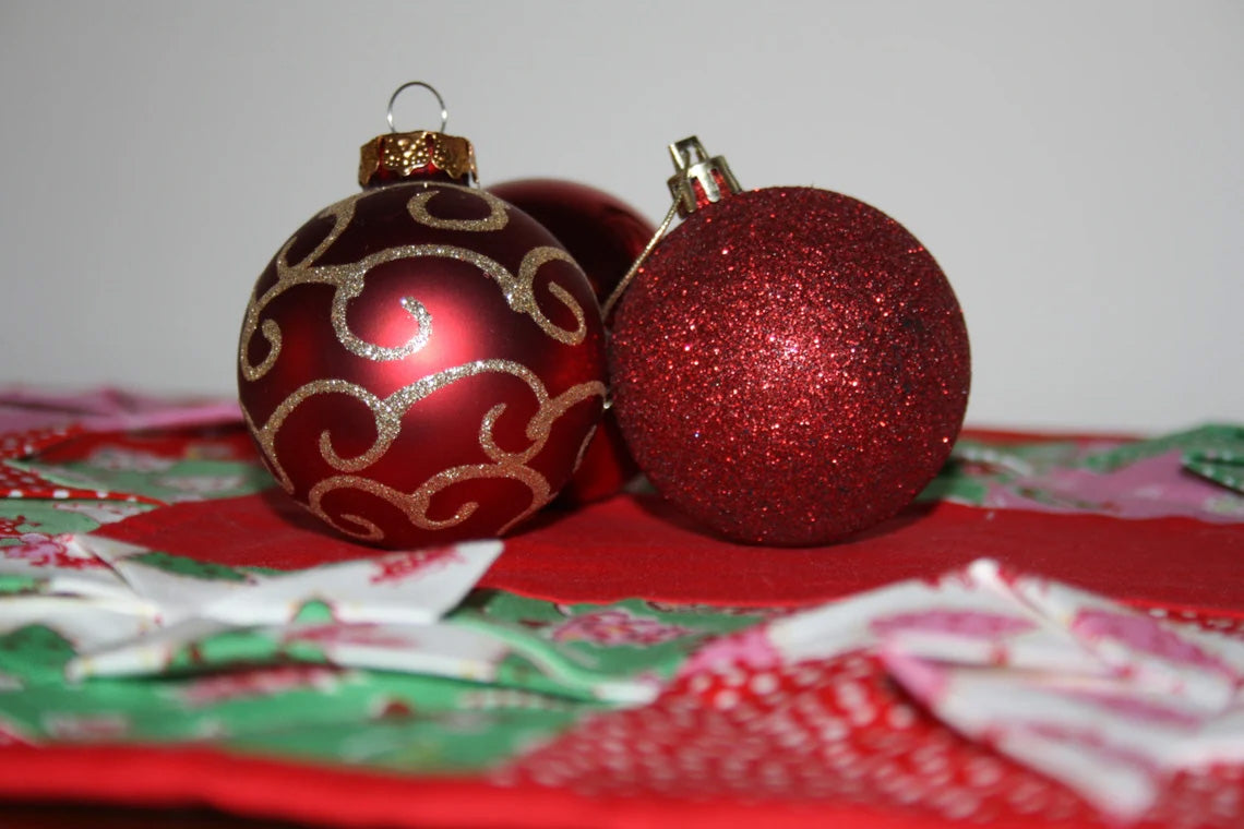 Christmas Spin Table Runner Pattern by Lilabelle Lane Creations