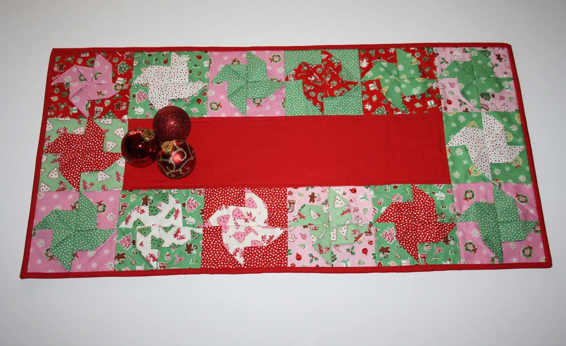 Christmas Spin Table Runner Pattern by Lilabelle Lane Creations